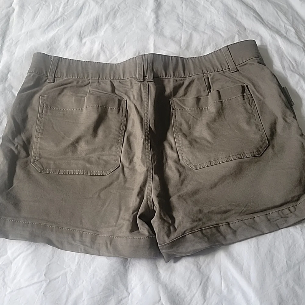 Democracy Olive Green Utility Shorts Women's Size 16 - Picture 2 of 5